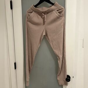 Alo Yoga Muse Sweatpants Pink Dusty Rose Small